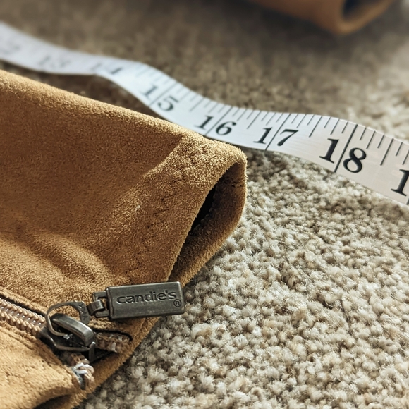 Candie's square toed 90's knee-high boots. - Picture 8 of 9